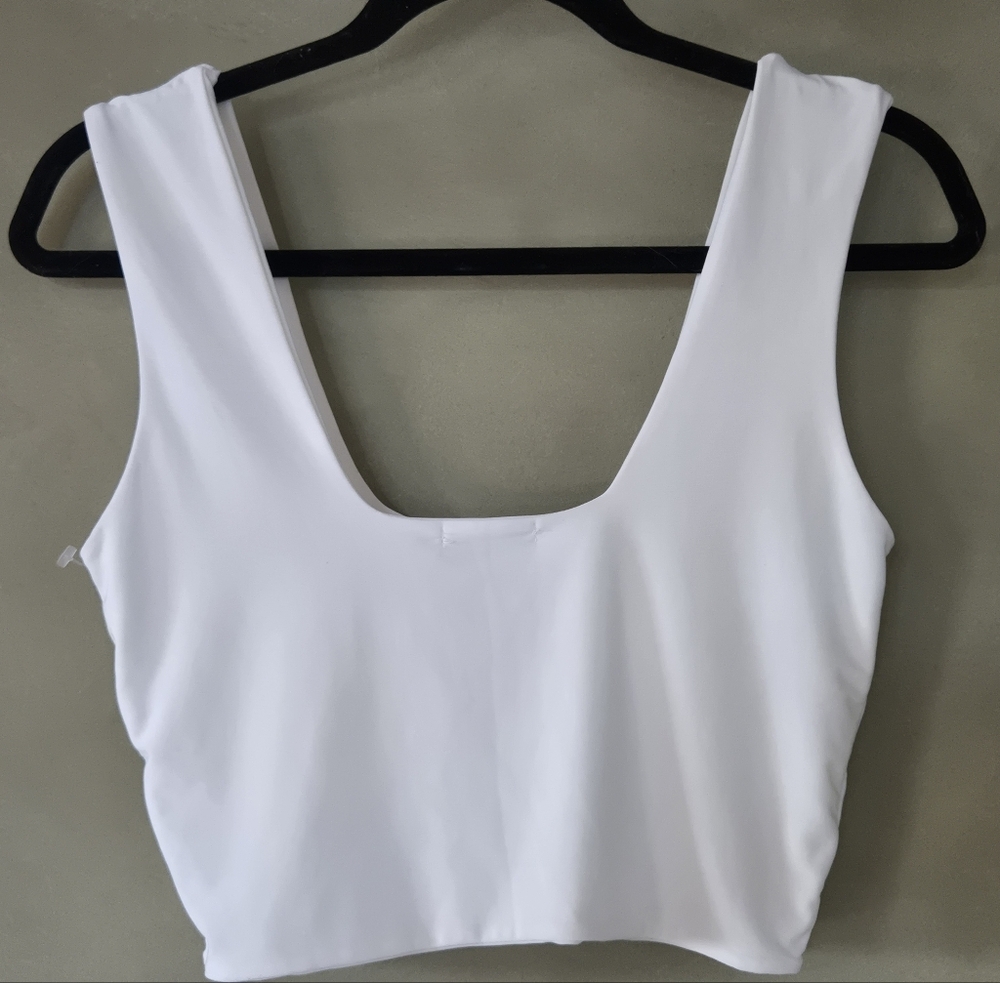 PrettyLittleThing | Classic White Crop Top, Size 8 - Picture 3 of 7